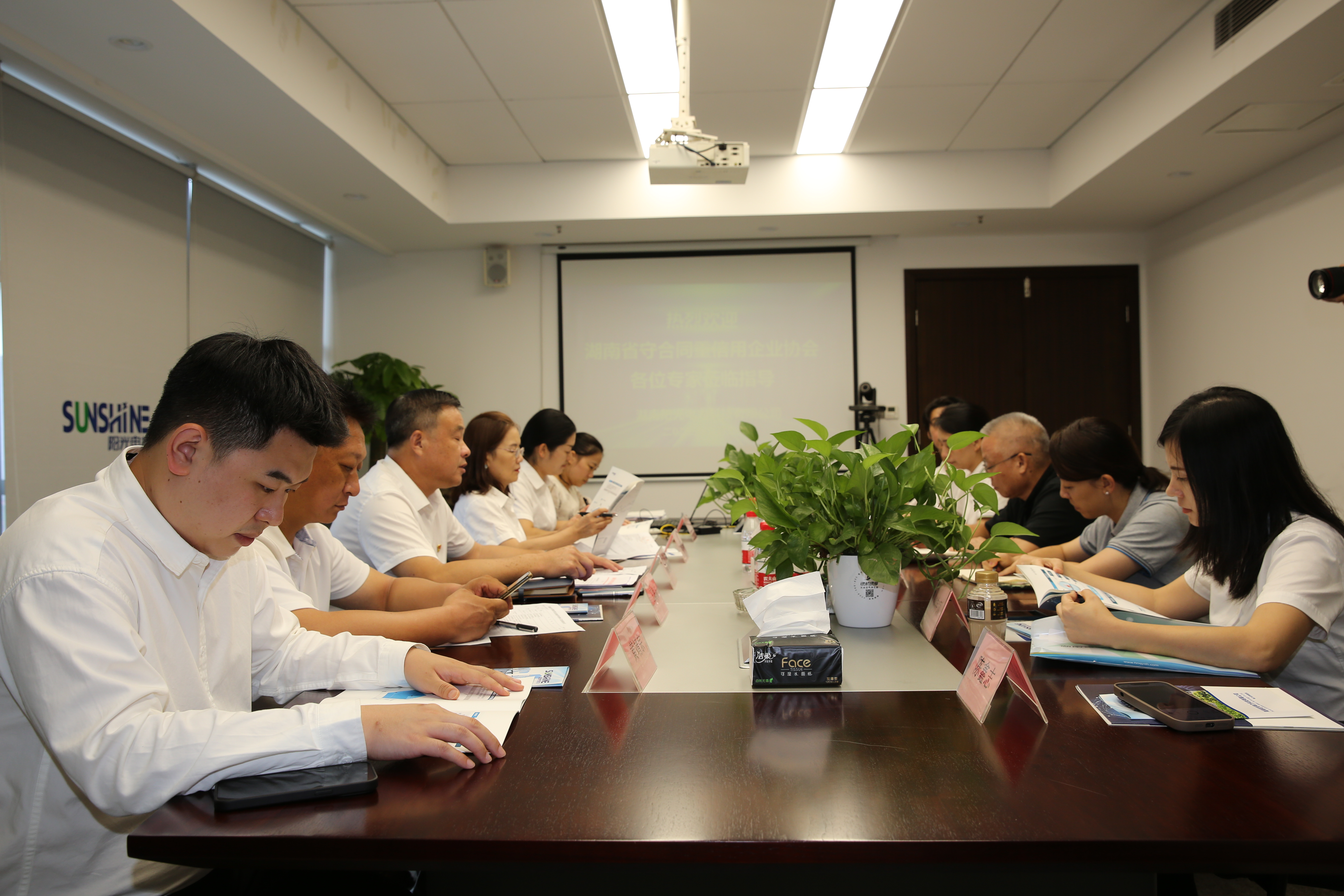 “誠信至上、以義制利”——湖南省守合同重信用企業協會考察指導湖南陽光電力科技有限公司